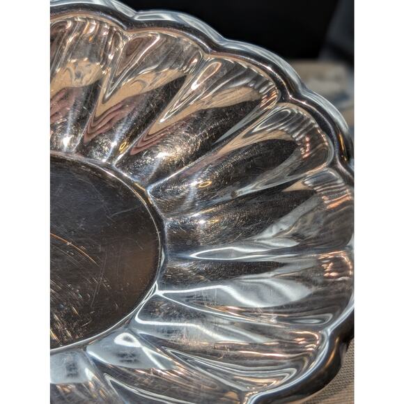 Reed and Barton Vintage Scalloped Holiday Silver Plate Serving Dish - Picture 8 of 10